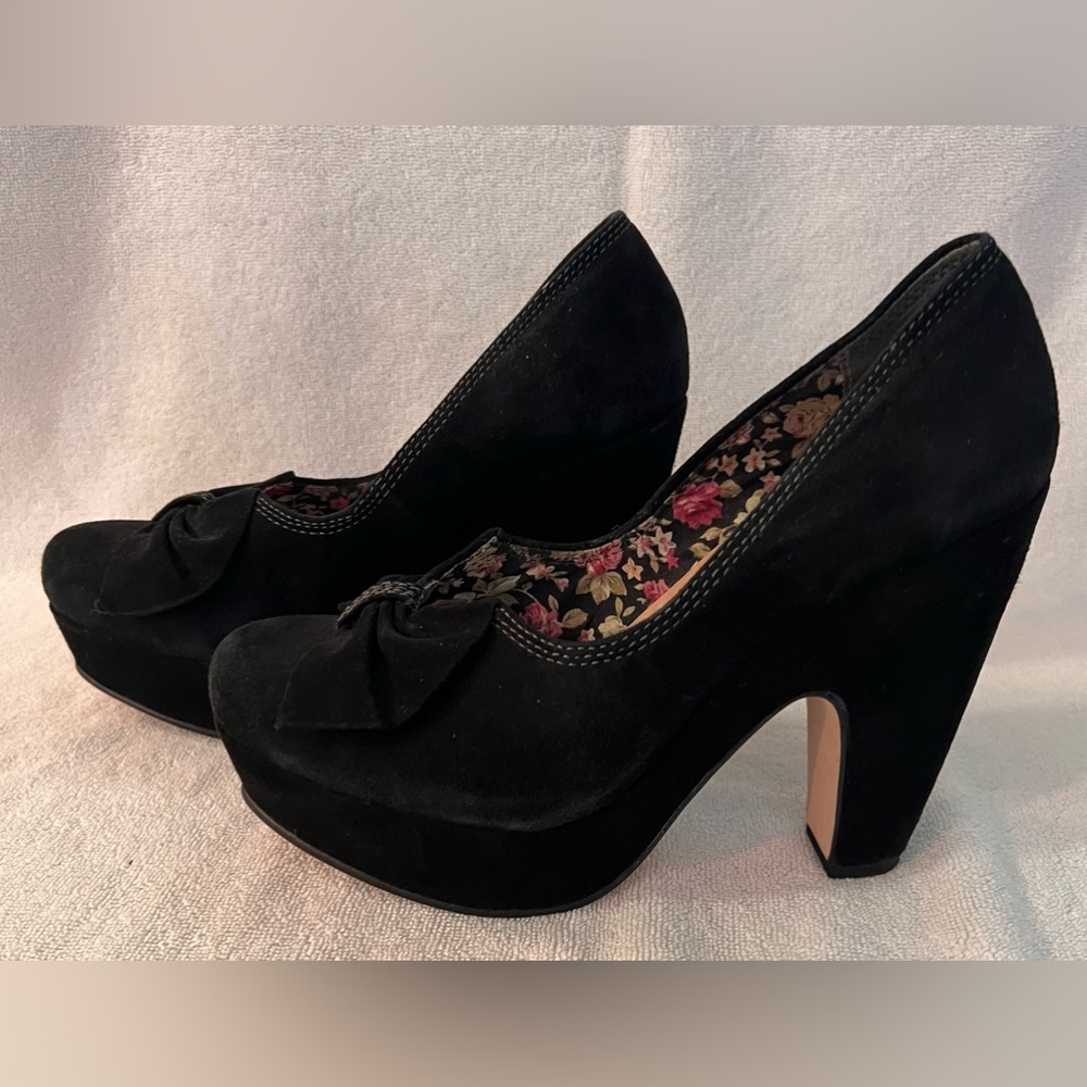 Seychelles Black Platform Heels 
Size 8